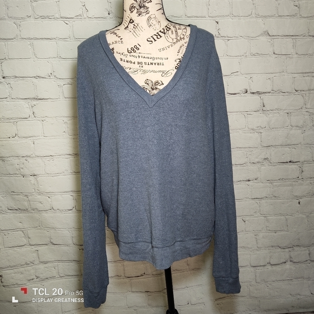 WILDFOX Soft Brushed Beach Bunny V-Neck Jumper Top Teal NEW - Picture 2 of 8